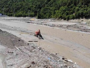 Bakan Kurum, Selden Etkilenen 3 İlçede İncelemelerde Bulundu