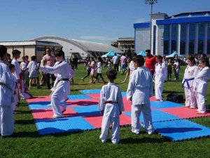 Cumhurbaşkanı Erdoğan’ın Müjdesini Verdiği Yaz Spor Okulları Törenle Başladı