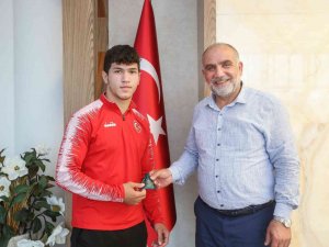 Başkan Sandıkçı: “Ülkemizin Gururu Oldular”