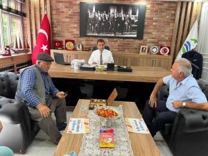 Gölbaşı’nda Belediyeyi Ziyaret Edenlere ’Jelibon’ İkramı
