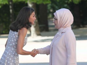 Emine Erdoğan, Nato Liderlerinin Eşleriyle İ̇spanya Kraliçesi Letizia Tarafından Ağırlandı