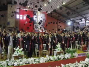 Omü Tıp Fakültesi 2021-2022 Döneminde 280 Mezun Verdi