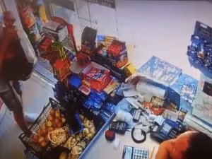 İ̇stanbul’da Ölü Bulunan İki Arkadaşın Bakkaldan Alışveriş Anları Kameraya Yansıdı