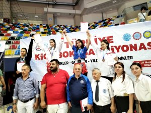 Kütahyalı Elif Kaya, Kick Boks’ta Türkiye Üçüncüsü Oldu