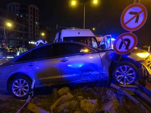 Bursa’da İşçi Servisi İle Otomobil Kafa Kafaya Çarpıştı: 6 Yaralı