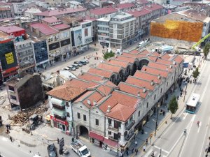Tarihi Taşhan’ın Çevresi Genişletiliyor