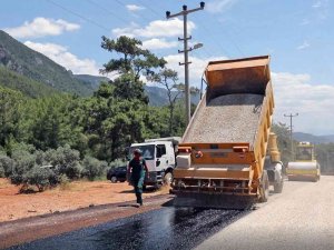 Kuyucak-akyaka Bağlantı Yolunda Asfaltlama Çalışması