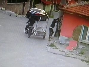 Pencerenin Demir Korkuluklarını Çaldılar