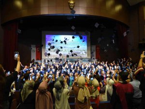 Düzce Üniversitesi’nde Mezuniyet Gururu Yaşandı