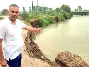 Üç Mahallenin Bağlantısını Sağlayan Yol Çöktü