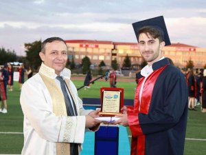 Erü Spor Bilimleri Fakültesi’nde Mezuniyet Coşkusu