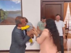 Vali Ve Gazi Çocuğu Arasında Duygulandıran Anlar