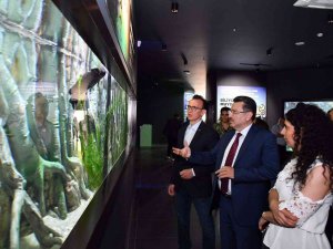 Genç, Turizmcilere Trabzon Akvaryumu Gezdirdi