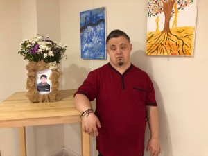 Down Sendromlu Kaan’ın Resimleri Kartal’da Sergilendi