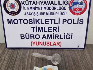 Kütahya’da Aranan Şahıs Uyuşturucuyla Yakalandı