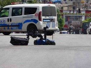 Şüpheli Paketin İncelenmesini Film Gibi Görüntülediler