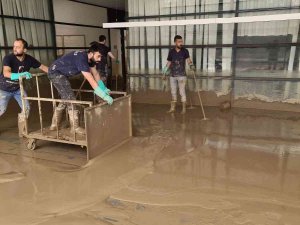 Bartın’da Tekstil Fabrikası Sular Altında Kaldı