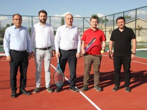 Malazgirt İlçesinin İlk Tenis Kortu Açıldı