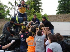 Eskişehir’de Karavanla Otomobil Çarpıştı: 2’si Fransız 5 Yaralı
