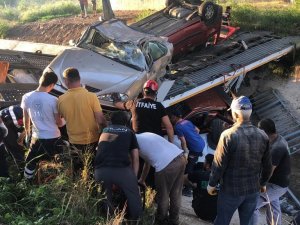 Otomobil Taşıyan Tır Viyadükten Uçtu: 1 Yaralı