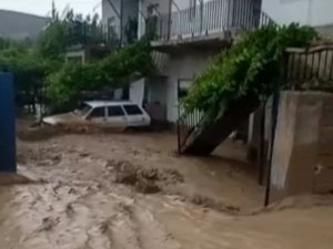 Niğde’de Sağanak Sonrası Dereler Taştı, Evler Sular Altında Kaldı