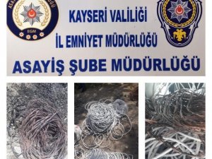 Hırsızlık Şüphelisi 4 Kişi Yakalandı