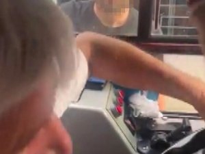 Ümraniye’de Yol Verme Tartışması: İ̇ett Aracını Yumrukladı