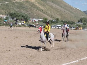 Bayburt’ta Düşe Kalka Cirit