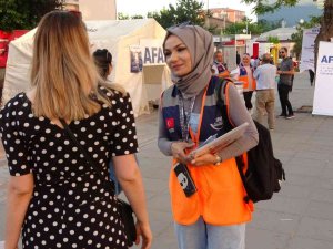 Van Depremini Yaşayan Afetzede Kadın Gönüllü Olarak Afetlere Karşı Vatandaşı Bilgilendiriyor