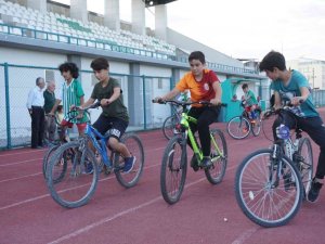Çivril’de Yaz Spor Okulları Çocuk Ve Gençlerle Buluştu