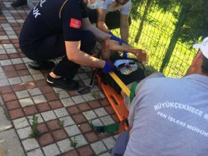 Motosikletiyle Hızla Arabaya Çarpan Genç 30 Metre Öteye Uçtu
