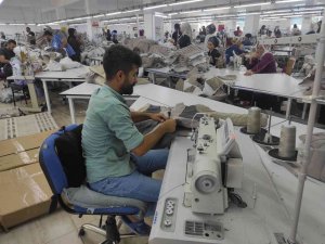 Devlet Desteğiyle Kurulan Tekstil Fabrikasında 400 Kişiye İş İmkanı Sağlandı