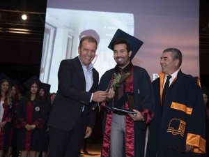 Seçer, Genç Hekimlerin Mezuniyet Heyecanına Ortak Oldu