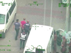 İ̇zmir’de Haklarında Yakalama Emri Olan 25 Suçluya Operasyon