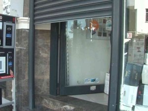 Gaziosmanpaşa’da Arsız Hırsızlardan Vatandaşlara Satırlı Tehdit: O Anlar Kamerada