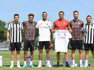 Beşiktaş’ın Yeni Sezon Formaları Tanıtıldı
