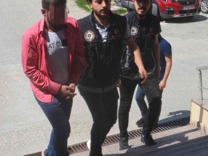 Aracında 46 Binden Fazla Uyuşturucu Hap Yakalatan Şahıs Emniyet Personeli Çıktı
