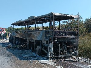 Otobüs Alevler İçinde Kaldı, Yolcular Canını Son Anda Kurtardı