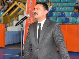 Vali Tekbıyıkoğlu’ndan Velilere Çağrı: "Çocuklarımız Ekranlarıyla Değil, Akranlarıyla Zaman Geçirsin"