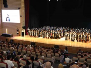 Erü Sağlık Bilimleri Fakültesi Yeni Mezunlarını Verdi