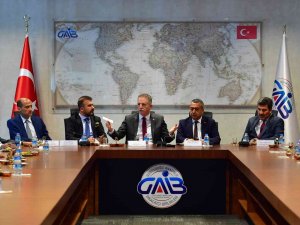 Vali Gül İ̇hracatçılarla Gündemi Değerlendirdi