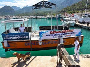 Antalya’nın İlk Deniz Süpürgesi Akdeniz’e İndirildi