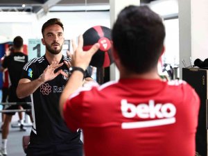 Beşiktaş Salonda Çalıştı