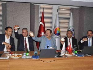 Hisarcıklıoğlu: “İ̇şçiler, İşverenler Olarak El Ele Vererek Üretmeye, İhracat Yapmaya Devam Edeceğiz”