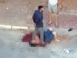 Sokak Ortasında Kadını Boğazından Bıçaklayan Şüpheli Tutuklandı