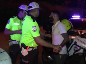 Kartal’da Polis Denetimine Takılan Kişi Ehliyetini Alıp Kaçmak İstedi, Polis Yakaladı