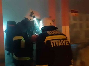 İ̇malathanede Çıkan Yangın Paniğe Sebep Oldu