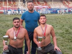 Aracıyla Seyir Halindeyken Kalp Krizi Geçiren Güreş Hocası Hayatını Kaybetti