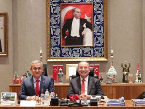 Başkan Işık, Bakan Bozdağ’a Kütahya’da Yapılan Yatırımlar Ve Uygulamalar İçin Teşekkür Etti