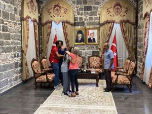 Çağrılara Kulak Verip Teslim Olan Örgüt Mensupları Aileleriyle Buluştu